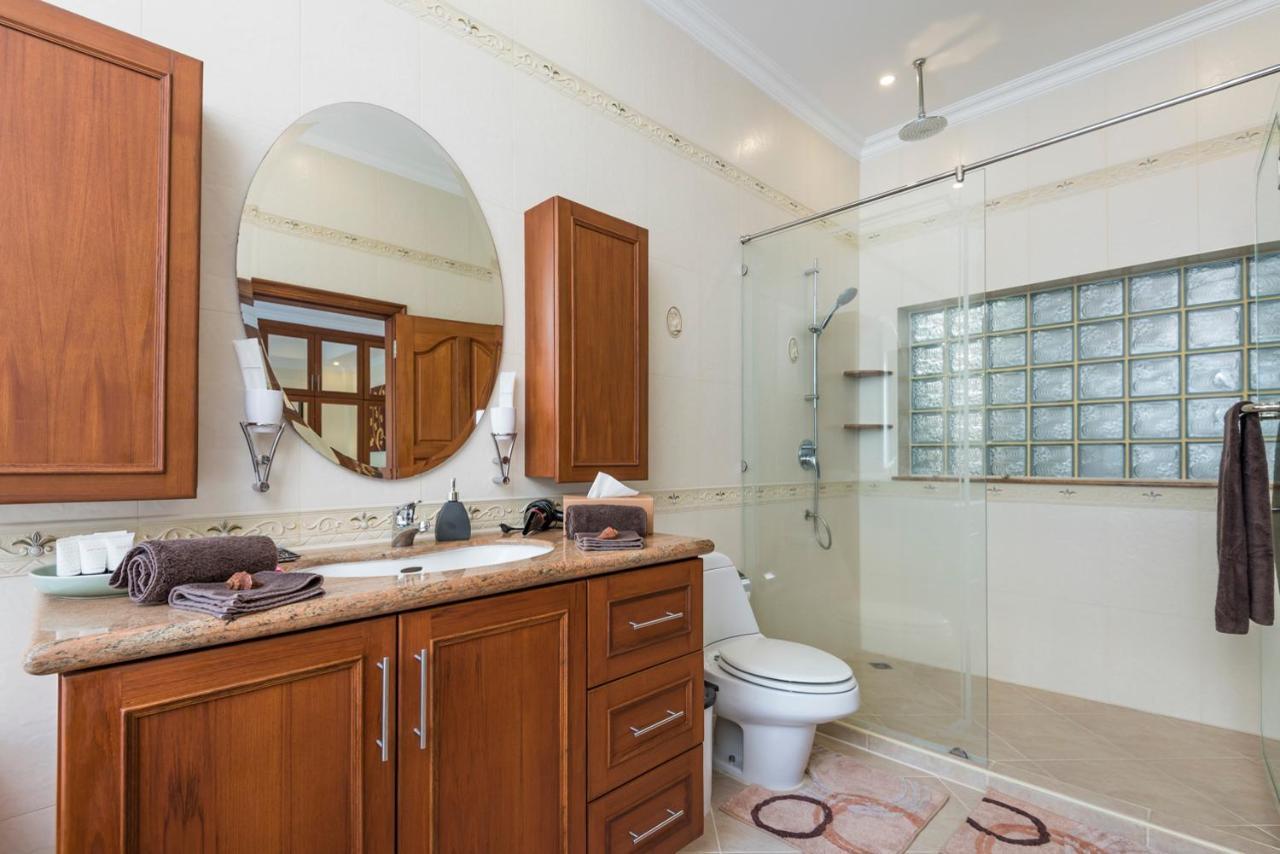 Village Austria Luxury Pool Villas パッタヤー エクステリア 写真